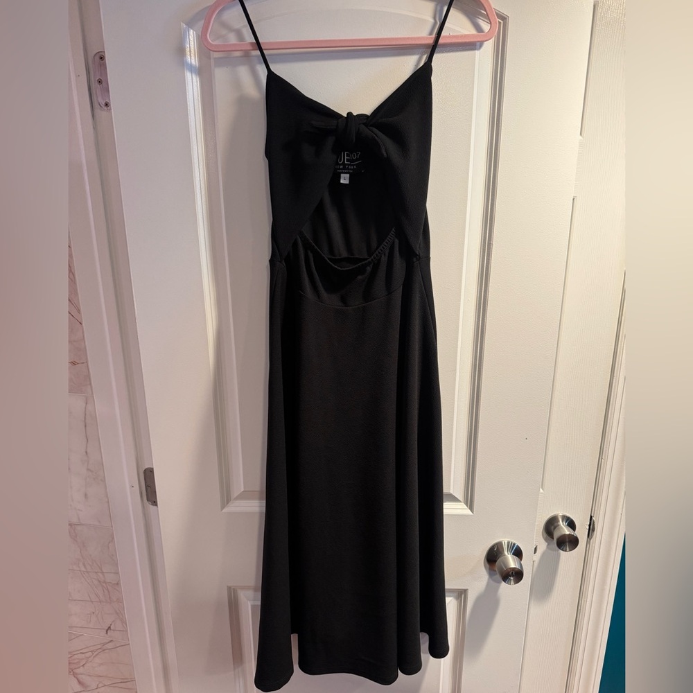 Black Sleeveless Dress - Classic Fit